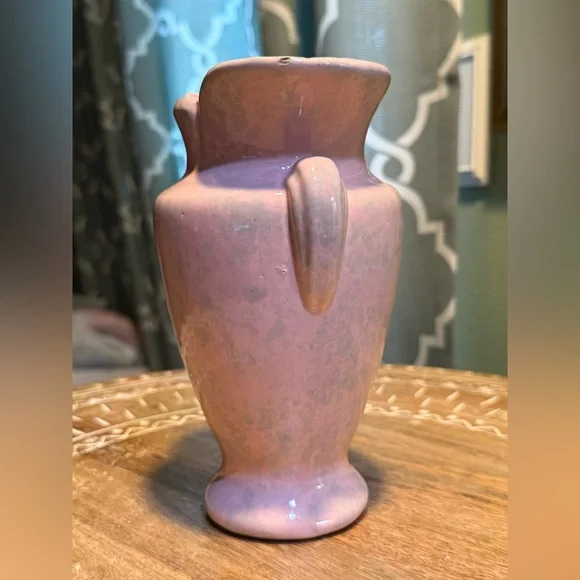 Elegant Pink Ceramic Vase - Picture 3 of 16